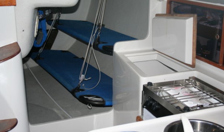 41 Sydney Garage with Pipe Berths