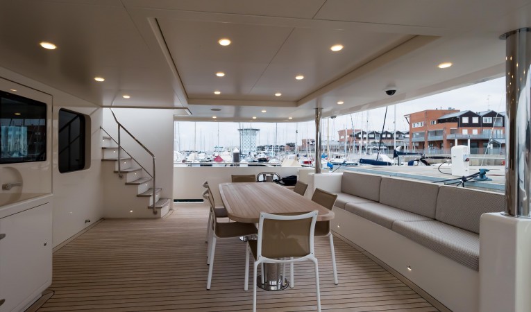 86 Cantiere Delle Marche AFT COCKPIT SEATING