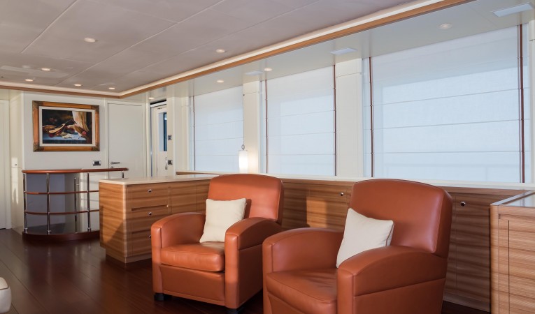 86 Cantiere Delle Marche PORT SIDE SALON