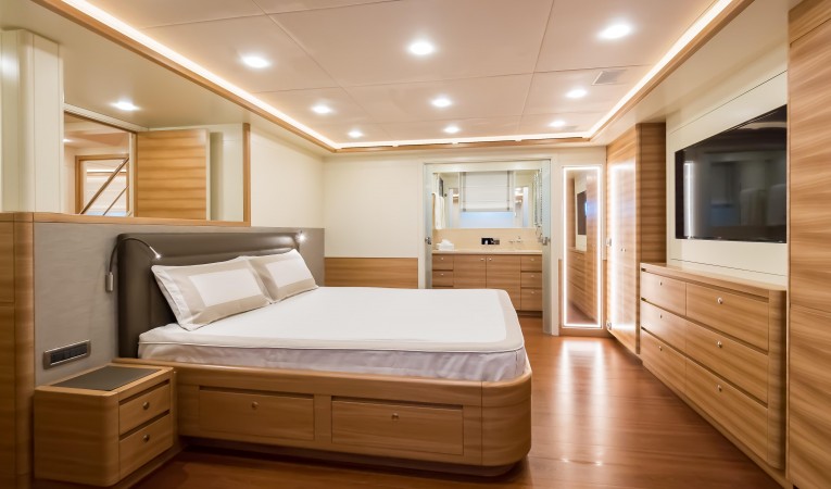 86 Cantiere Delle Marche MASTER STATEROOM