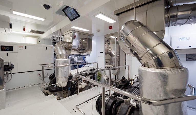 86 Cantiere Delle Marche ENGINE ROOM