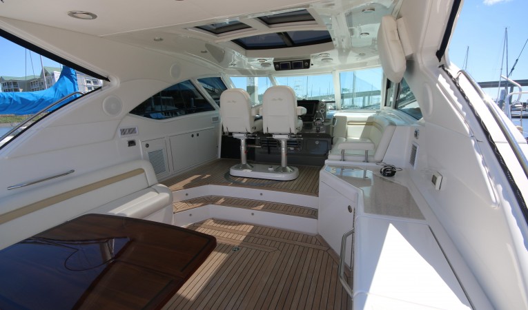 54 Sea Ray from starboard aft