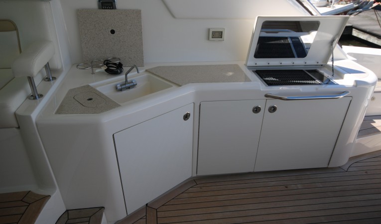 54 Sea Ray cockpit galley