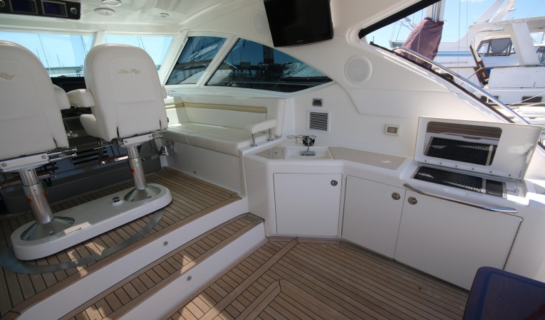 54 Sea Ray starboard in cockpit with TV