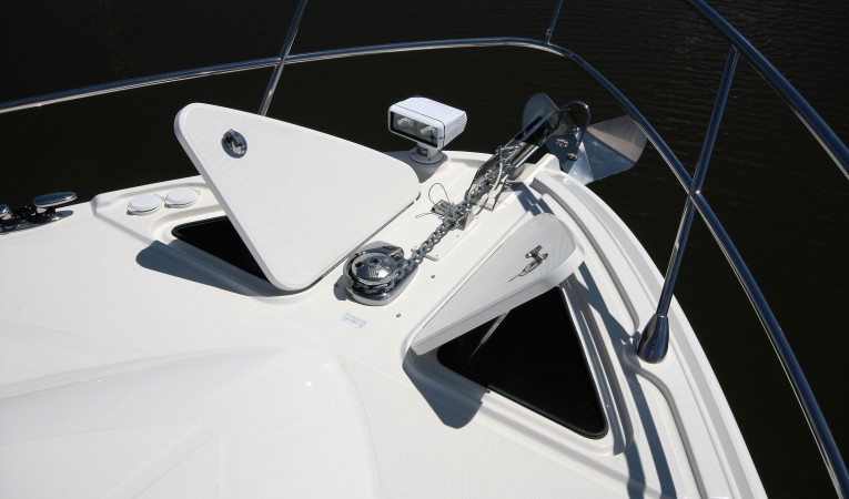 54 Sea Ray bow detail
