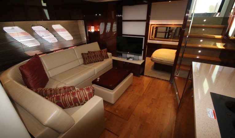 54 Sea Ray salon looking aft