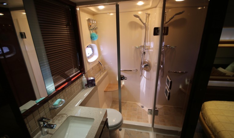 54 Sea Ray master head