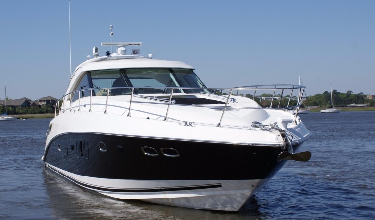 54 Sea Ray starboard bow