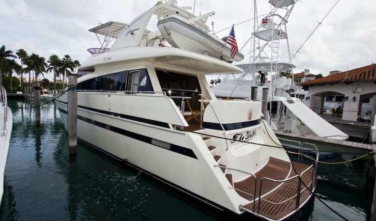 65 Azimut Port Stern Quarter