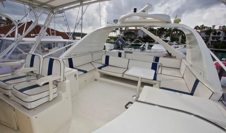 65 Azimut Flybridge Aft