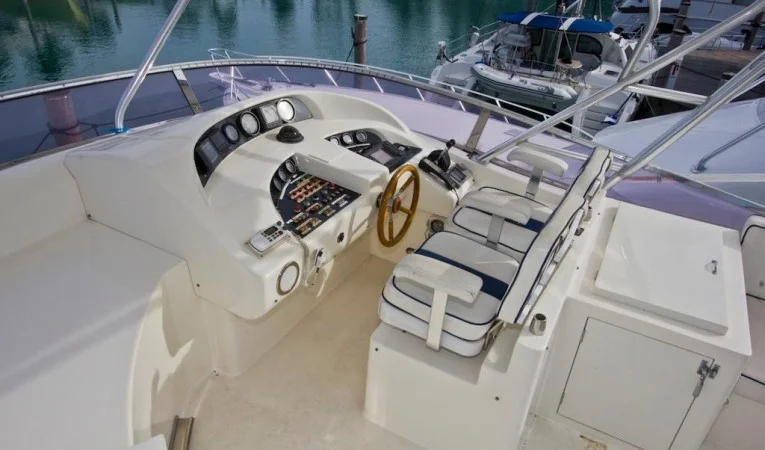 65 Azimut Flybridge Helm Seating
