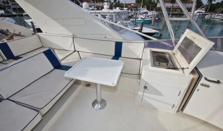 65 Azimut Flybridge BBQ