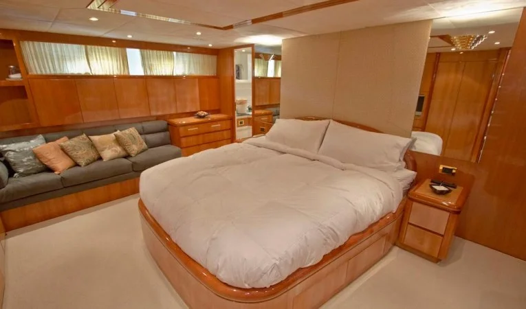 65 Azimut Master Stateroom