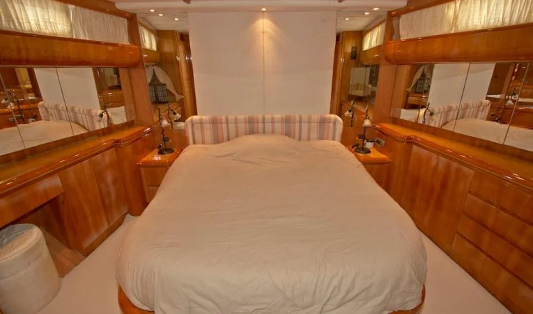 65 Azimut VIP Stateroom