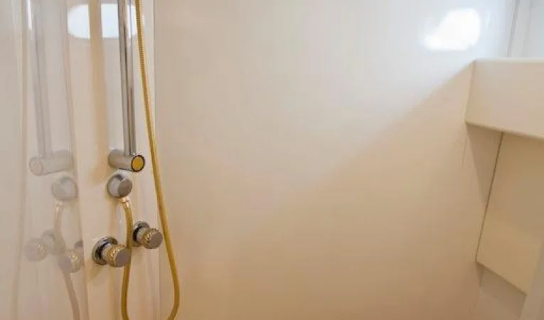 65 Azimut VIP En-suite stall shower