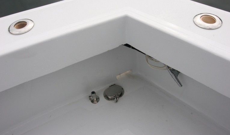 41 Hatteras Cockpit Anchor Hawse & Wash Down