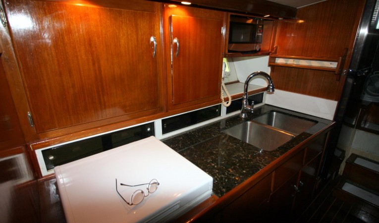 41 Hatteras Galley Aft