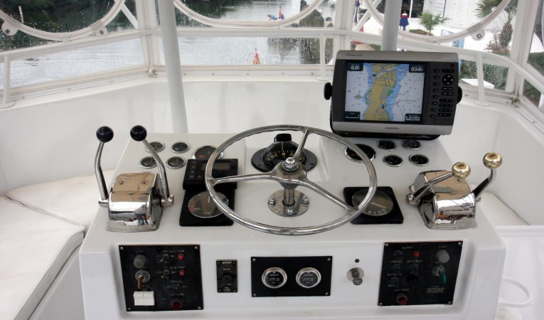 41 Hatteras Helm