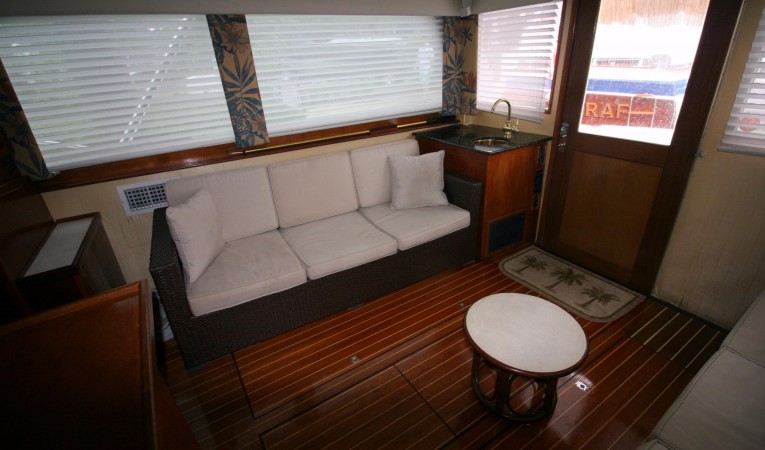 41 Hatteras Salon Starboard