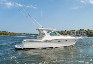 Escapade 32' Tiara 2004