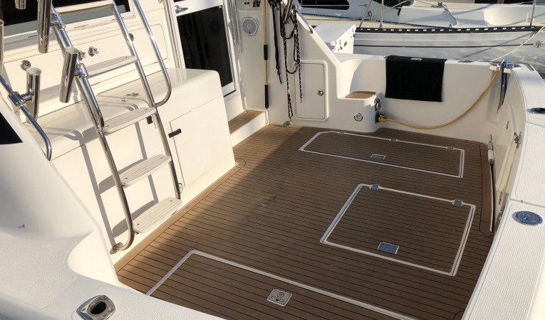 34 Riviera Cockpit View from Port