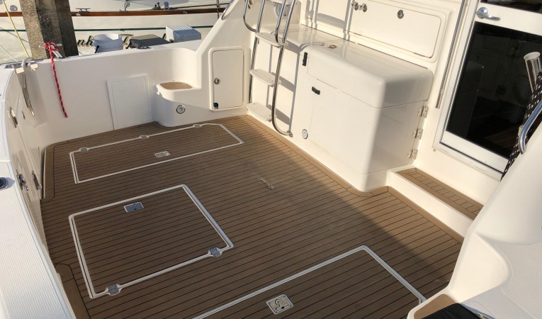 34 Riviera Cockpit View from Starboard