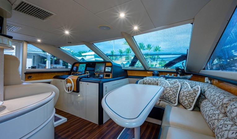 76 Lazzara Yachts 