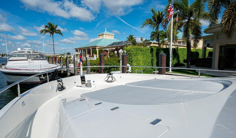 76 Lazzara Yachts 