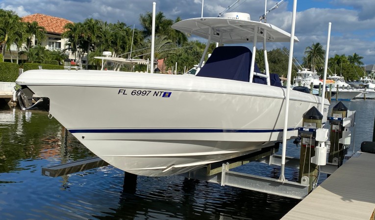 32 Intrepid Port bow