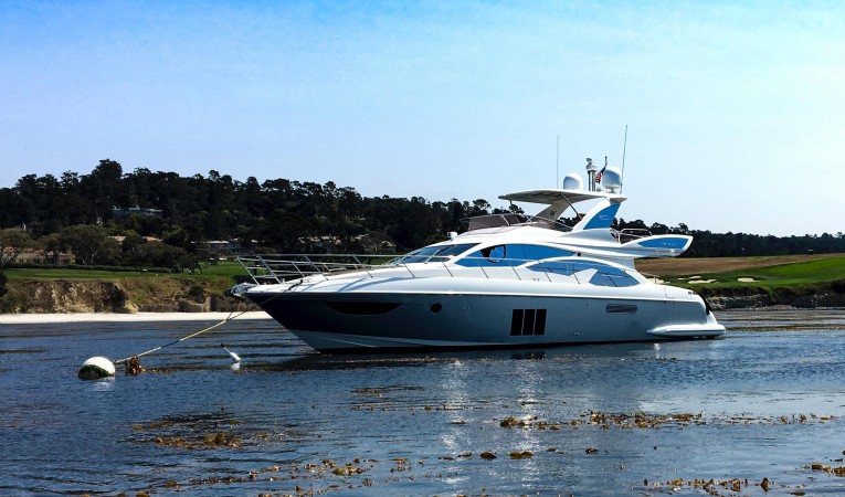60 Azimut Fwd Quarter View