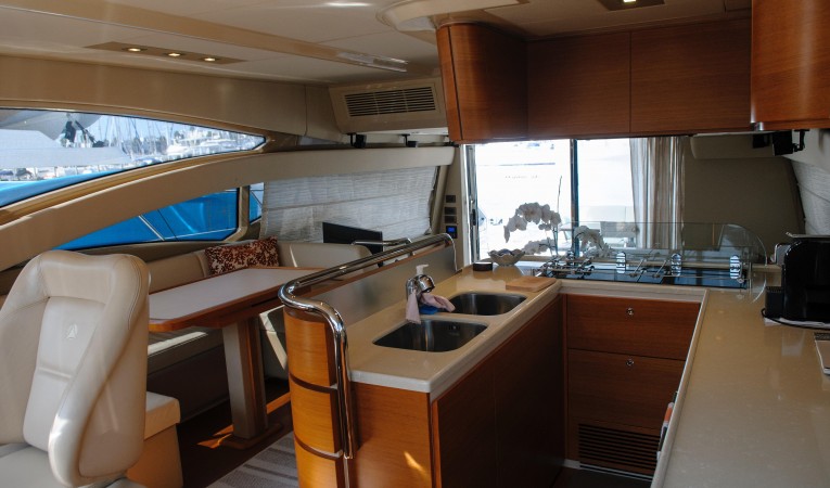 60 Azimut Galley