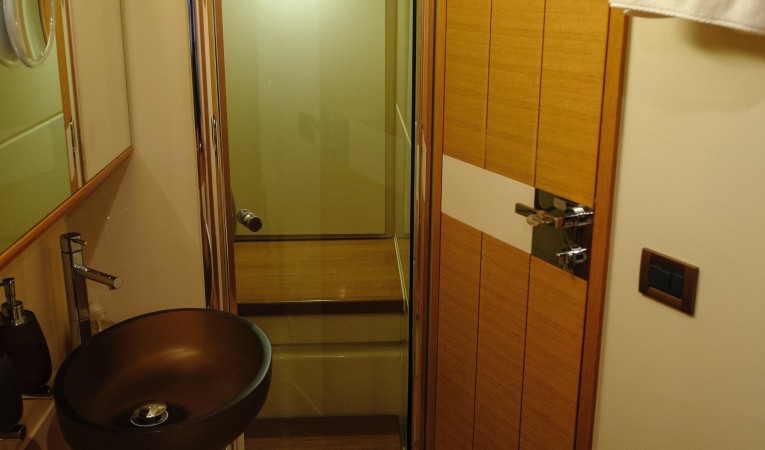 60 Azimut Guest Head