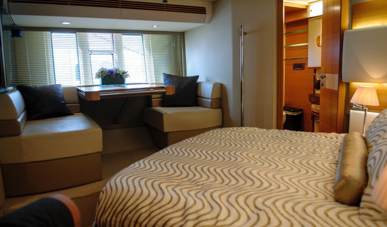 60 Azimut Master Cabin