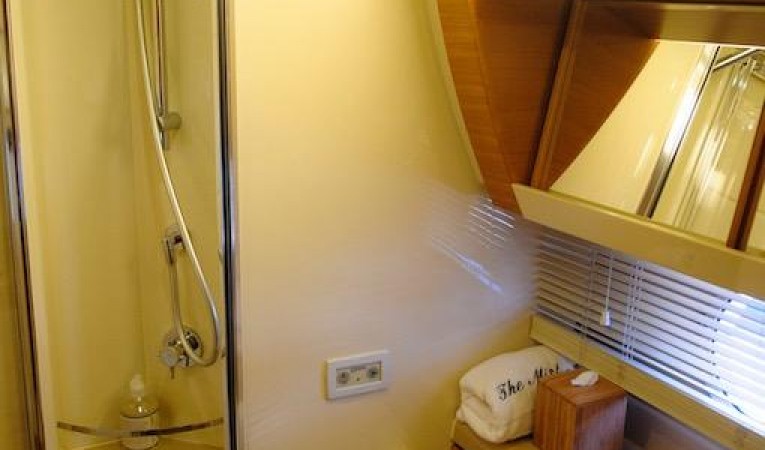 60 Azimut Guest Head