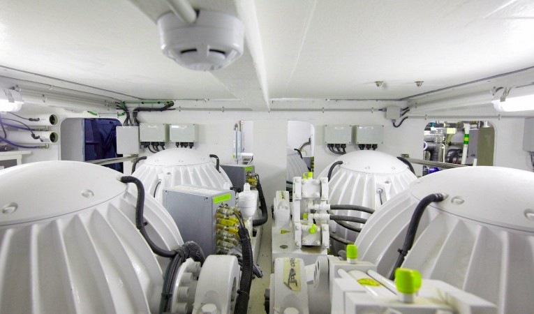 121 Couach Seakeeper zero-speed stabilization