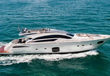 82' Pershing 2017