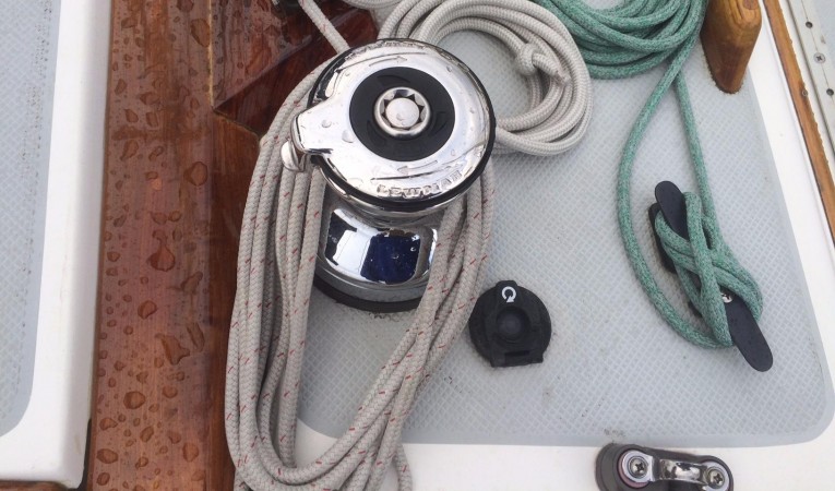 38 Catalina Electric Halyard Winch