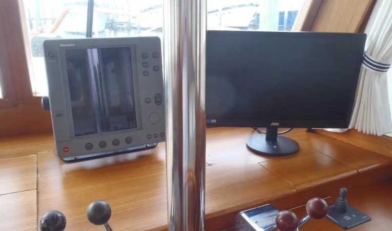 42 Grand Banks 