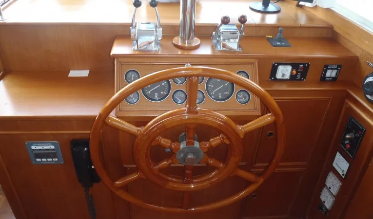 42 Grand Banks 