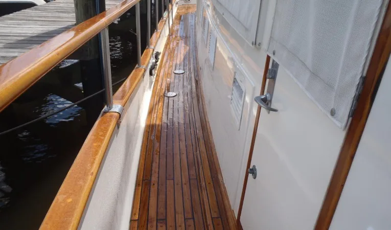 42 Grand Banks 