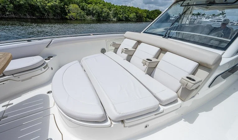 42 Boston Whaler 