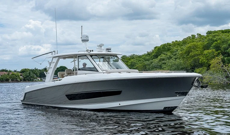 42 Boston Whaler 