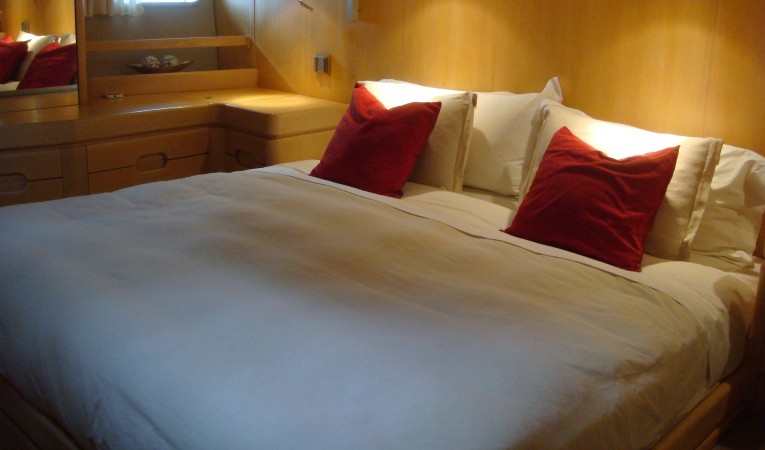 100 Camper & Nicholsons Master Cabin