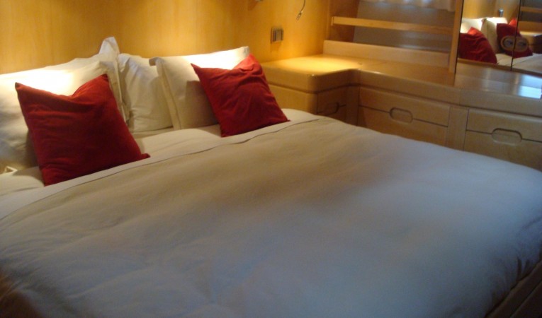 100 Camper & Nicholsons Master Cabin