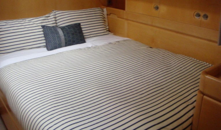 100 Camper & Nicholsons Starboard Guest Cabin