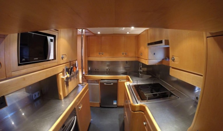 100 Camper & Nicholsons 