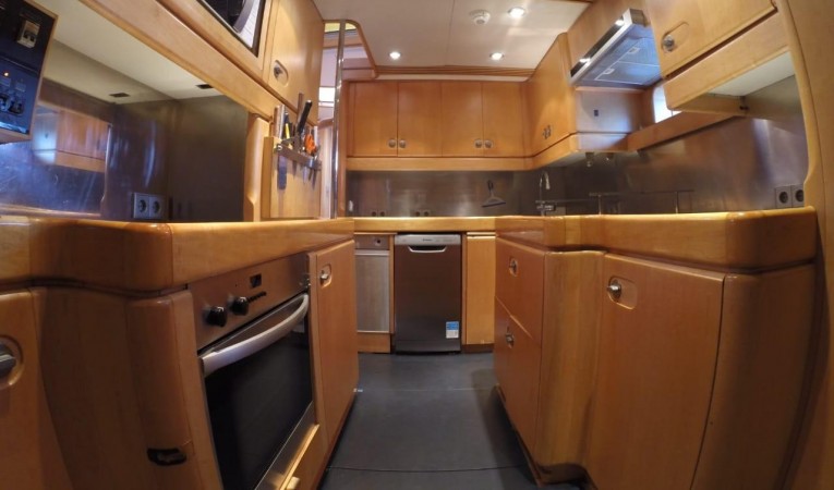 100 Camper & Nicholsons 