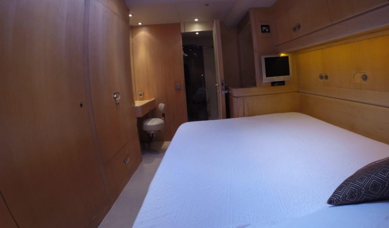 100 Camper & Nicholsons 