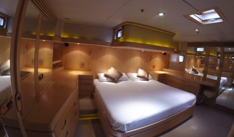 100 Camper & Nicholsons 