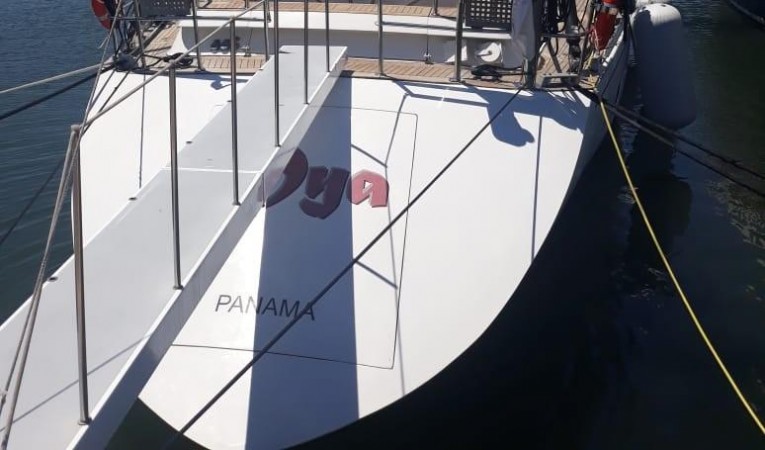 100 Camper & Nicholsons 